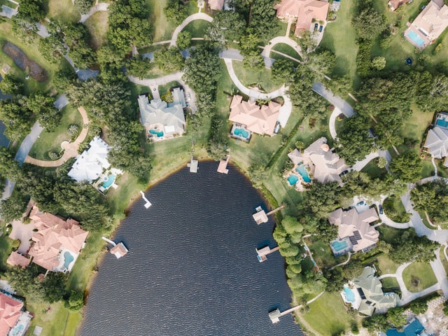 Aerial view of homes set on a lake